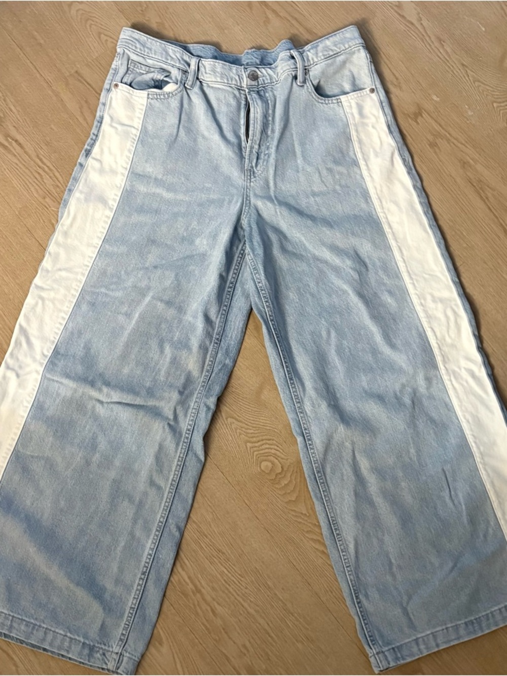 GAP Two-Tone Light Blue and White Relaxed Jeans
